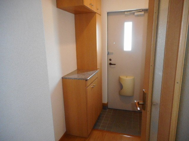 【玄関】 | ベリエ・エトワールⅡ | 収納もある玄関です