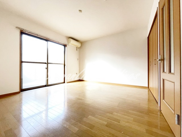 大和市中央２丁目の賃貸マンションの居間・リビング