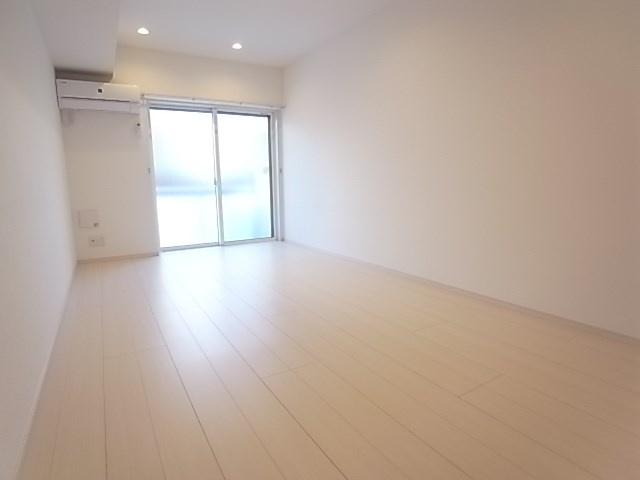 尼崎市塚口町３丁目のアパートの居間・リビング