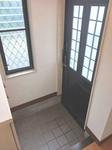 メゾンドウ駒沢の玄関