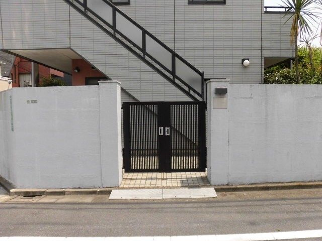 サンク下馬のエントランス