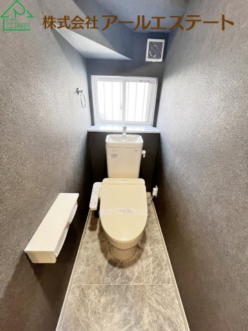 高砂市美保里　　　中古戸建のトイレ
