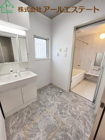 高砂市美保里　　　中古戸建の独立洗面台
