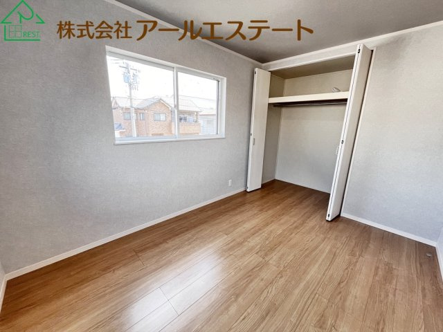 高砂市美保里　　　中古戸建の洋室