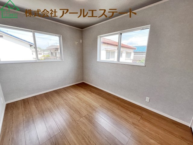 高砂市美保里　　　中古戸建の洋室