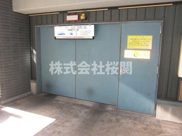 アイナレア　ビラの駐車場|※同仕様参考写真