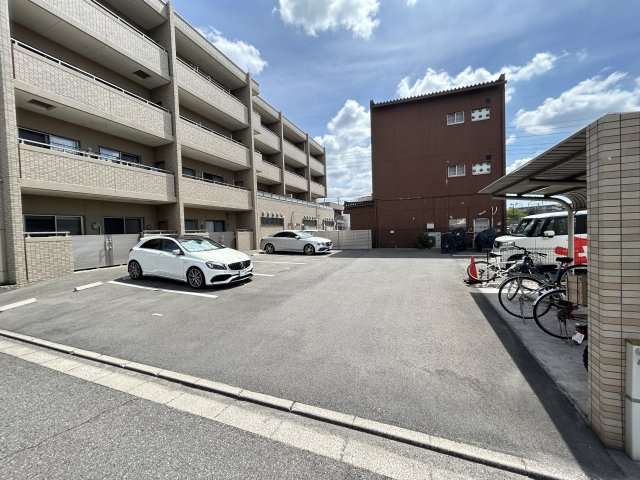 の賃貸マンションの駐車場