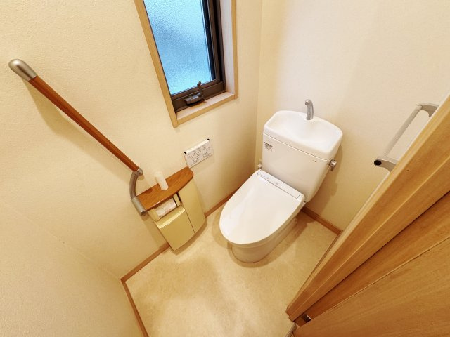 青崎東戸建てのトイレ