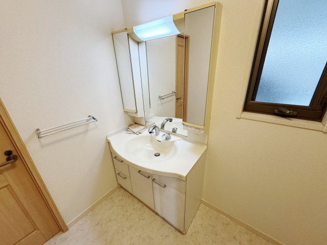 青崎東戸建ての独立洗面台