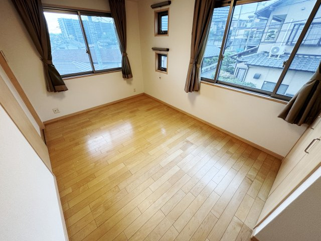 青崎東戸建ての洋室