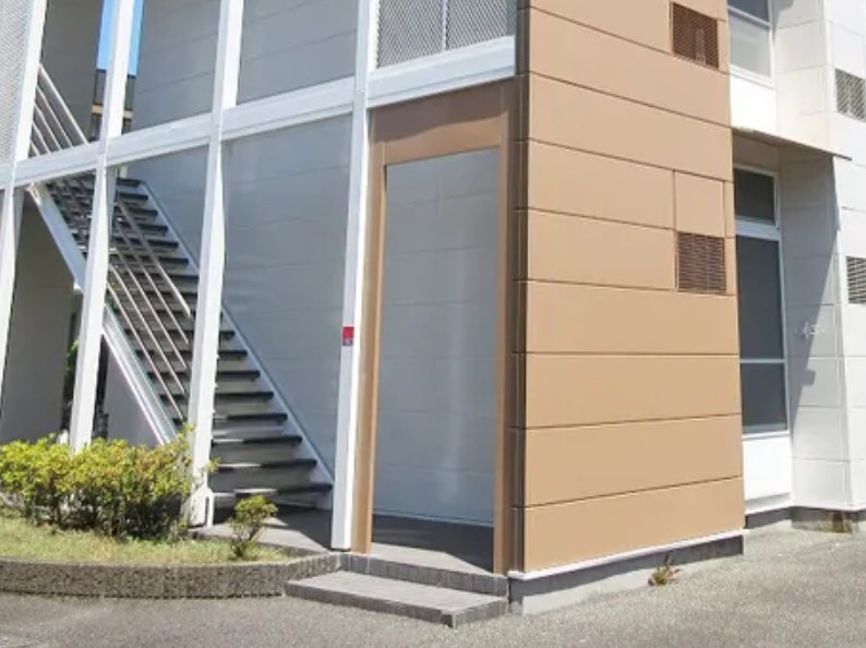 レオパレスプレジオFのエントランス