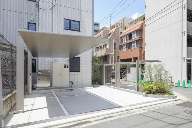 ファインクレスト巣鴨の駐車場