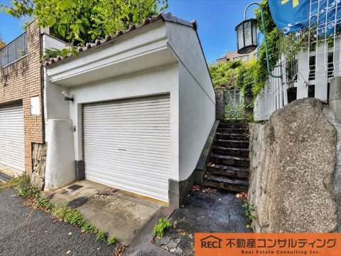 神戸市灘区篠原伯母野山町3丁目　中古戸建の駐車場