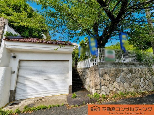 神戸市灘区篠原伯母野山町3丁目　中古戸建の玄関