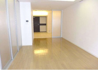 大阪市中央区本町橋の賃貸マンションの居間・リビング