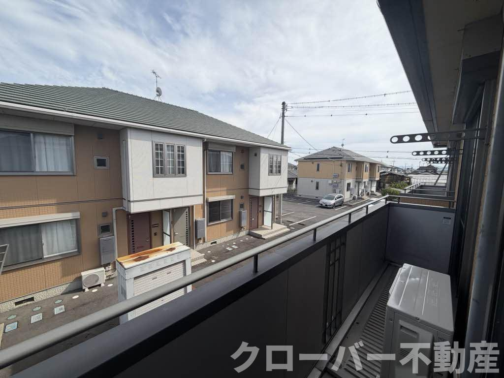 フラワーランド D棟の駐車場