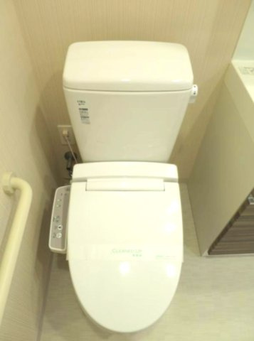 板橋区東新町１丁目の賃貸マンションのトイレ