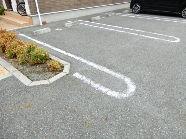 ジュネス・カーサの駐車場