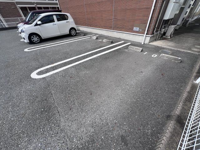 ジュネス・カーサの駐車場