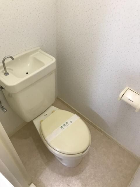 横浜市瀬谷区二ツ橋町のアパートのトイレ