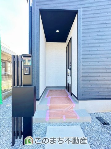 グラファーレ宇都宮市針ヶ谷町2期の玄関|玄関周りは家の顔！スタイリッシュな玄関が特徴です！
