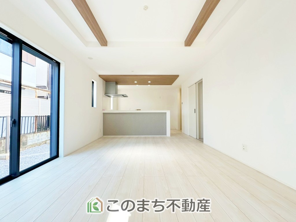 グラファーレ宇都宮市針ヶ谷町2期の居間・リビング|オープンでのびやかな空間を生み出す、こだわりの広がりとゆとり。家族と過ごす時間を大切にしたい方にぴったりの明るくゆとりある住空間です。
