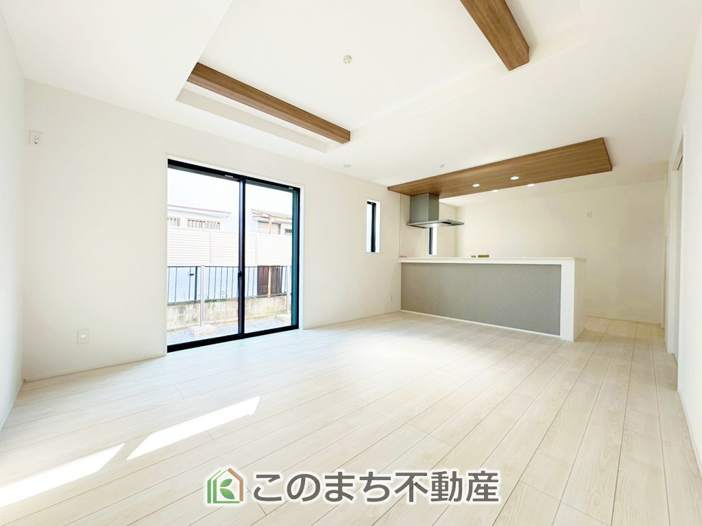 グラファーレ宇都宮市針ヶ谷町2期の居間・リビング|時間のゆとりと空間、暖かな陽光がもたらす光と風を独占してください。新しい暮らしが始まります。
