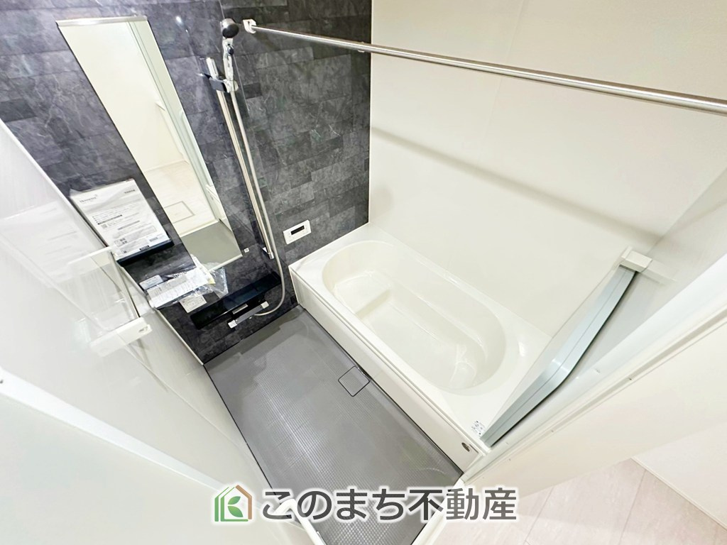グラファーレ宇都宮市針ヶ谷町2期の浴室|"ゆったり１坪バスには換気・乾燥・暖房機能付き！！
大人も足を伸ばせるゆったり浴槽！！
ご家族皆さんで入っても、一人でゆっくり入っても一日の疲れを癒してくれるお風呂です！！"
