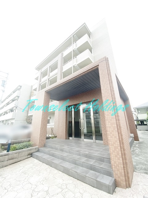 藤沢市辻堂元町１丁目の賃貸マンションのエントランス