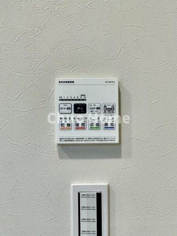 アルシオン小岩の内装|【浴室乾燥機】暖房・冷風・換気・乾燥が可能です。毎日を快適に過ごせるうれしい機能が揃っています。雨の日の洗濯物も安心です。