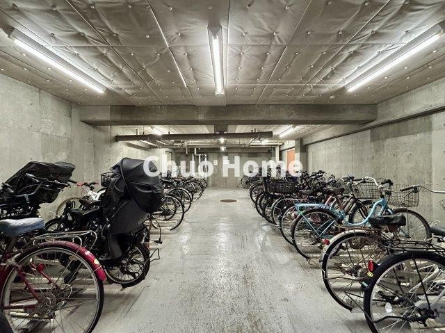 アルシオン小岩の駐輪場|【自転車置き場】最新の空き状況や費用などの詳細は担当スタッフまでお問い合わせください。