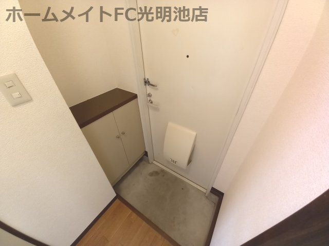 ハイツ鴨谷台B棟の玄関