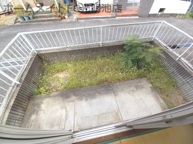ハイツ鴨谷台B棟の庭