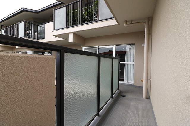 京橋グリーンハイツ三号棟のバルコニー