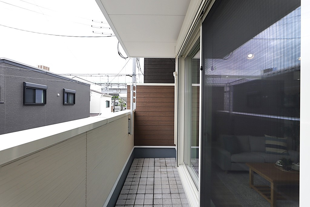 大阪府大阪市住之江区東加賀屋3-4-4-11のバルコニー