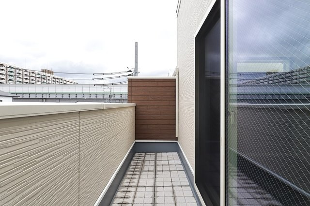 大阪府大阪市住之江区東加賀屋3-4-4-11のバルコニー