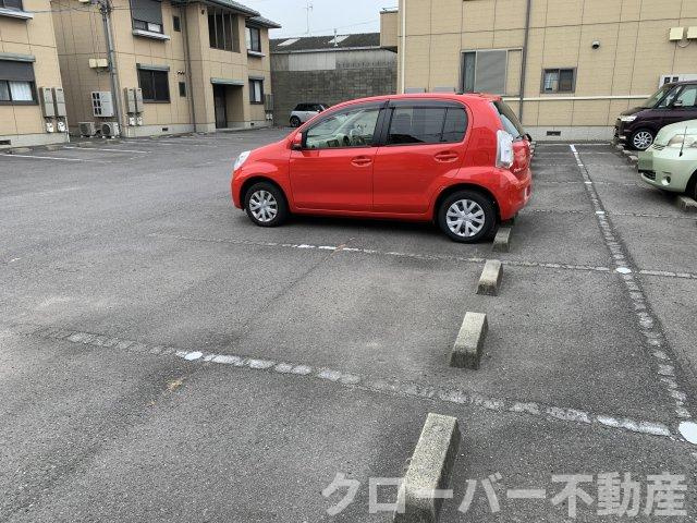 リムステイ ミキ A棟の駐車場