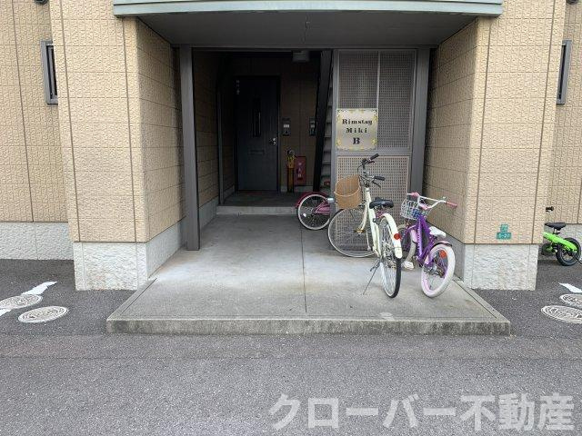 リムステイ ミキ A棟のエントランス