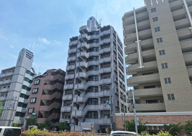 プレステージ甲南山手の外観