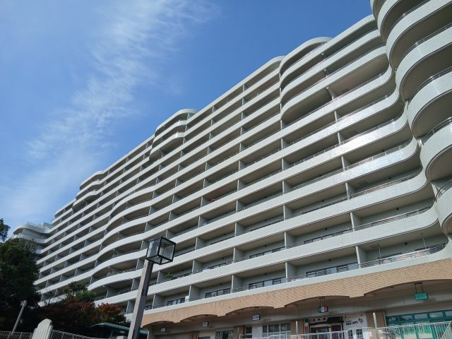 阪急逆瀬台アヴェルデ四番館の外観