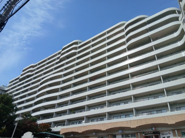 阪急逆瀬台アヴェルデ四番館の外観