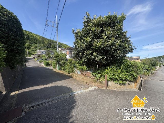 売地の前面道路含む現地写真
