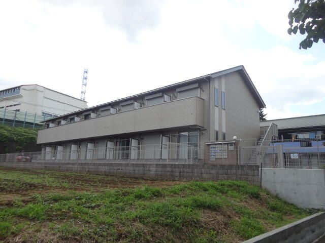 横浜市青葉区榎が丘のアパートの外観