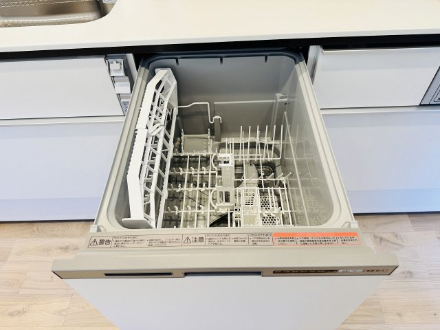 八王子市　南陽台　中古戸建てのキッチン|～食洗機付き　食事後の食器洗いはお任せ、家族でゆっくりとくつろげます～
