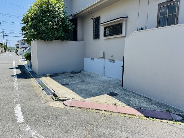 八王子市　南陽台　中古戸建ての前面道路含む現地写真|～敷地はゆとりある65坪超、北西側6ｍ・南西側6道路に面しています～
