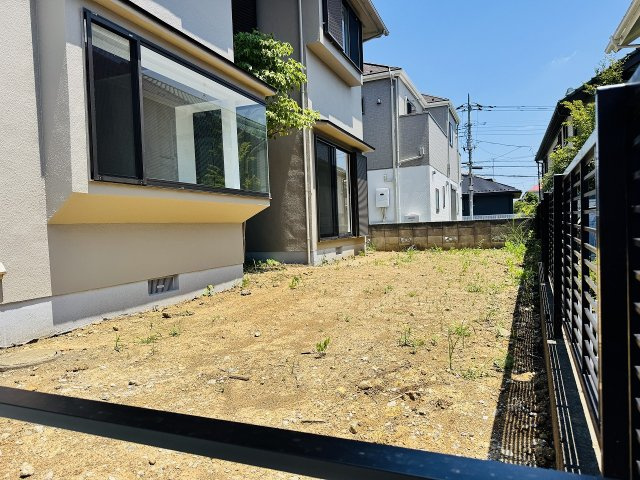 八王子市　南陽台　中古戸建ての庭|～広い南庭付き　ガーデニングなども楽しめます～