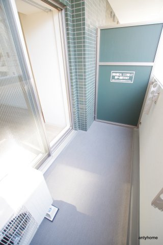 プレサンス江戸堀　仲介手数料無料のバルコニー
