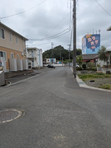 【自由ヶ丘4期／1号棟】　いわき駅まで徒歩20分　セブンイレブンまで徒歩4分の前面道路含む現地写真|同施工　暮らしやすさに配慮したゆとりある住空間です♪　人気のデザイナーズ物件で気分が上がりますね♪（＾＾）/
