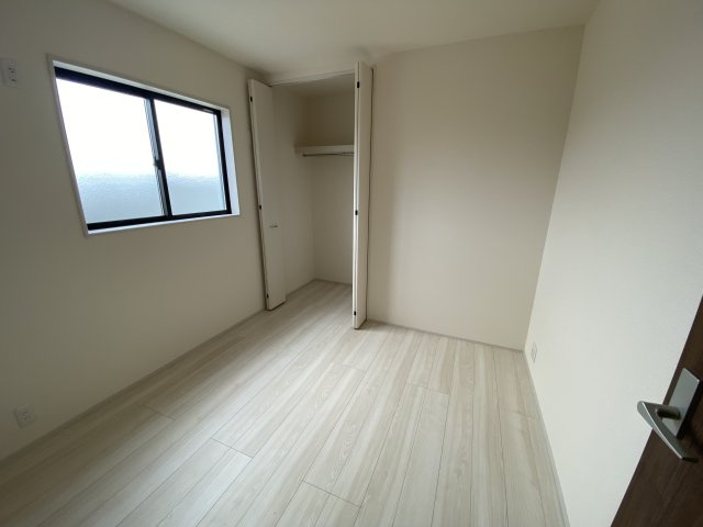 【いわき市常磐下船尾1期／全3棟　3号棟】　おしゃれで快適なベランピングを楽しめる家♪♪の洋室|同施工◆居室の写真です。子供部屋としても、寝室としても、どんなインテリアにしようか…選ぶ楽しみが増えますね♪

