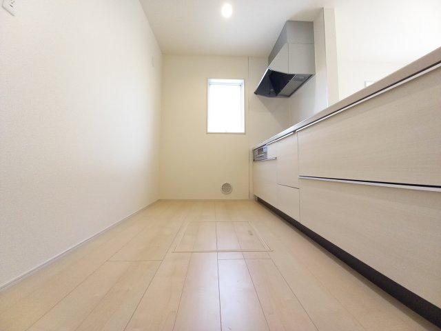 【いわき市常磐下船尾1期／全3棟　1号棟】　磐崎小・磐崎中のキッチン|同施工◆リビングの写真です◆　休日はリビングで、ゆっくりとテレビ鑑賞など…楽しみが増えますね。　
